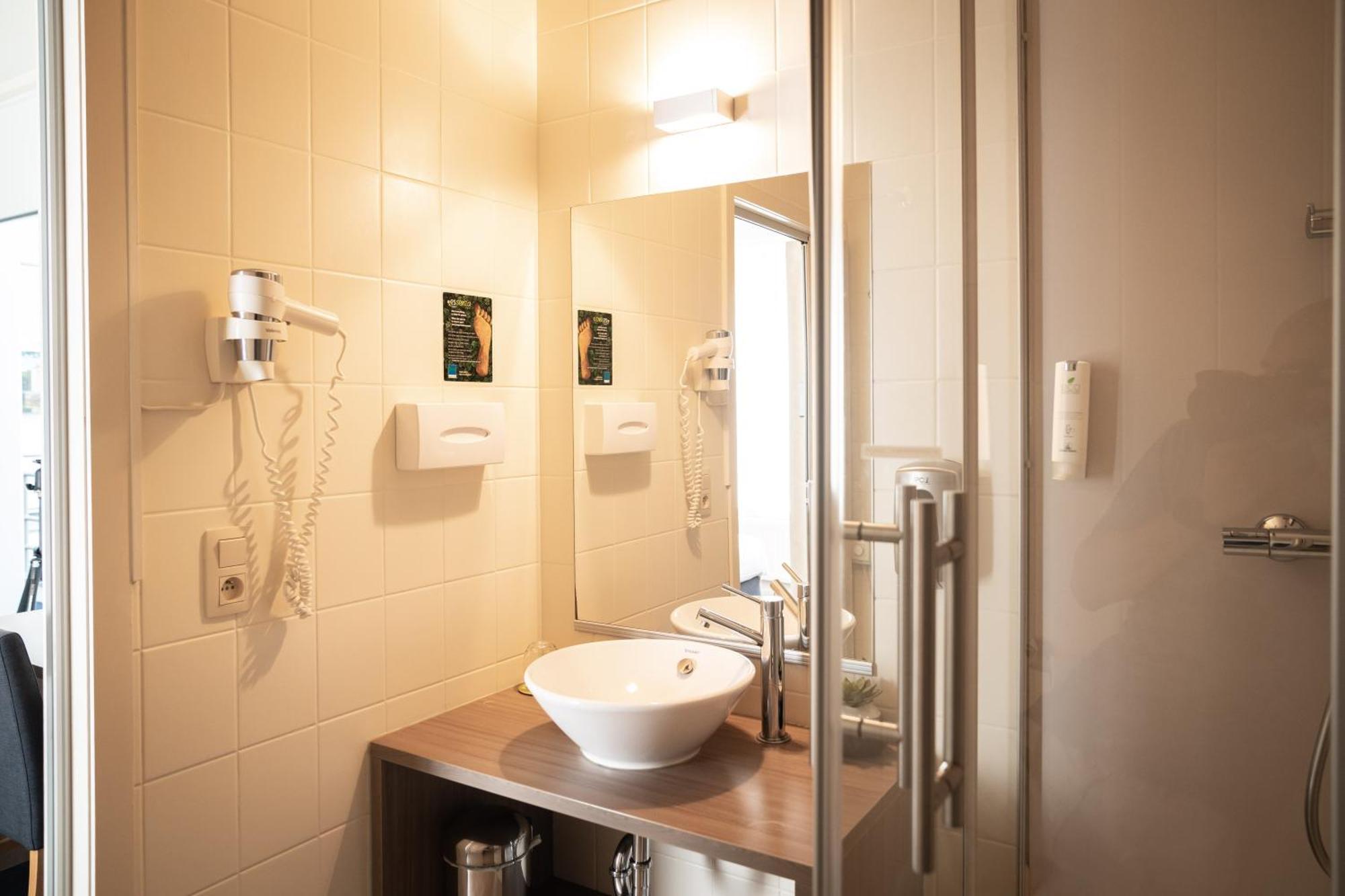 Hotel Essenza Puurs Bagian luar foto