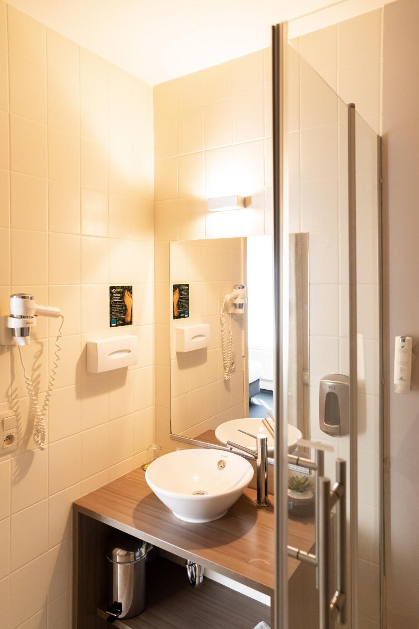 Hotel Essenza Puurs Bagian luar foto